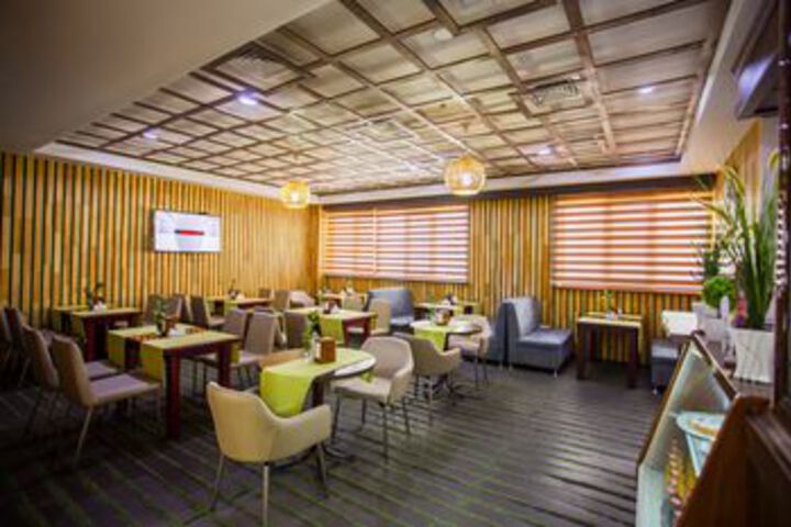 Dining 8 of 29