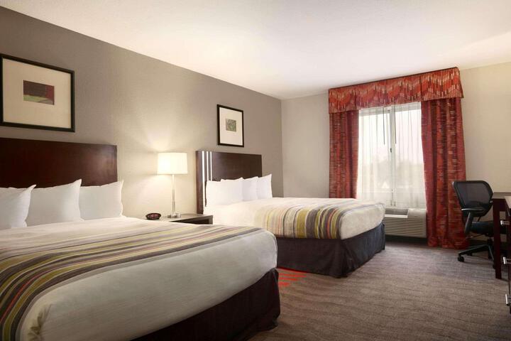2 Queen Beds Accessible (2 of 4)