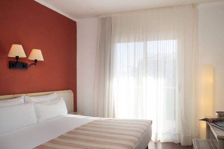 Room 4 of 27