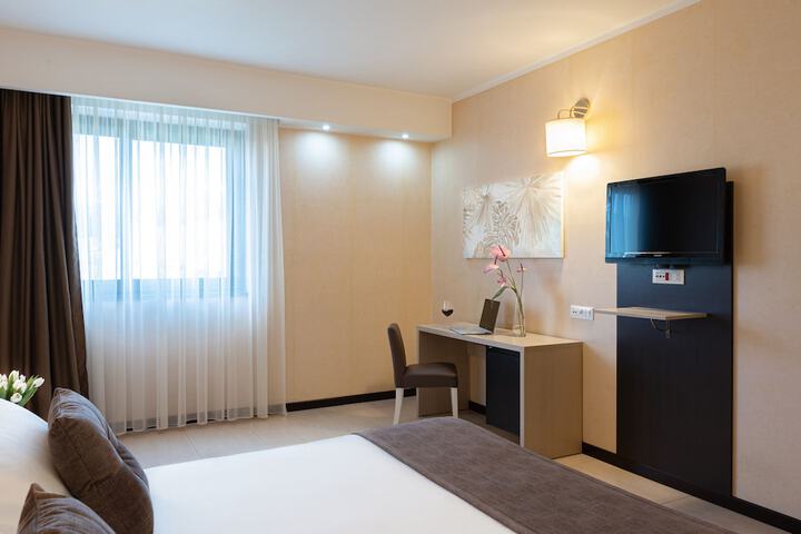 Room 15 of 190
