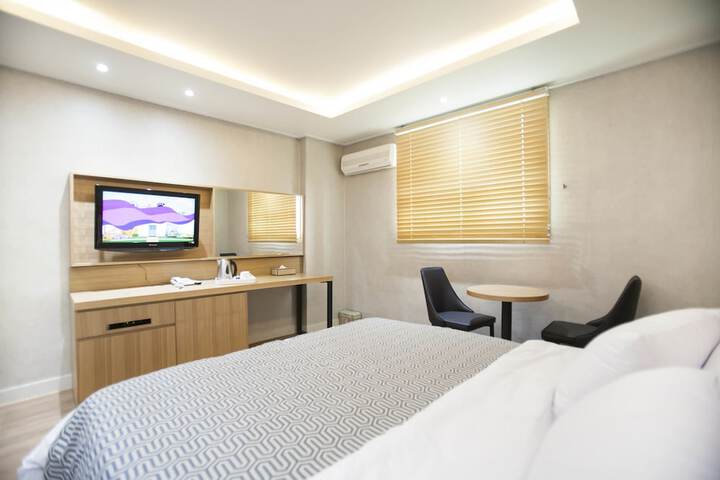 Room 32 of 119