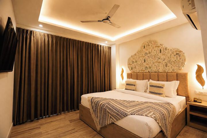 Room 7 of 28
