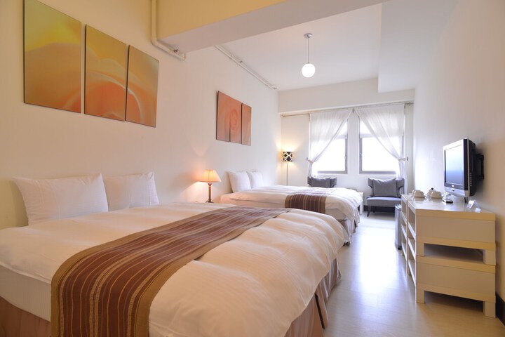 Room 10 of 30