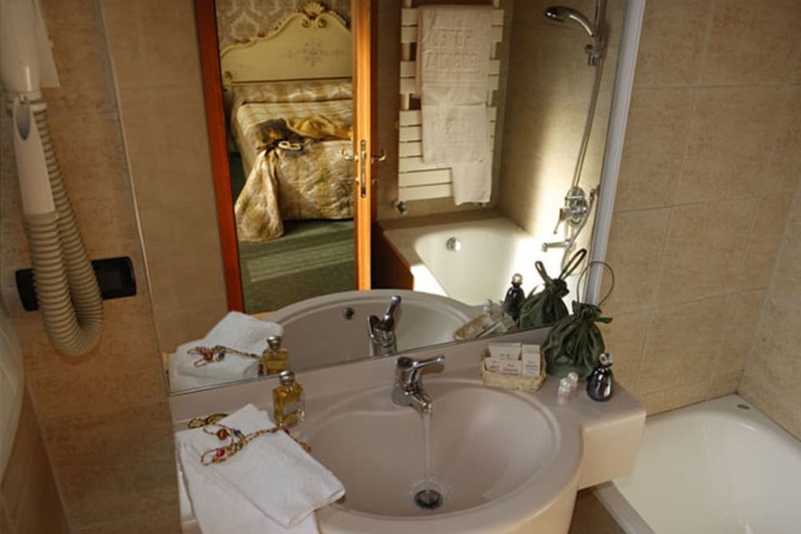 Room amenity