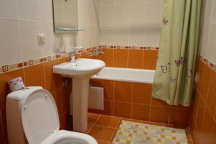 Room 2 of 33