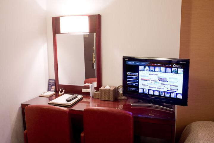 Room 9 of 33