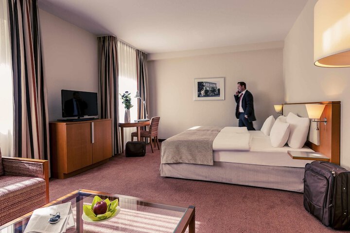 Room 10 of 65
