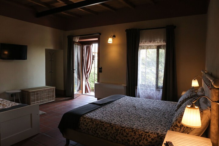 Room 7 of 32