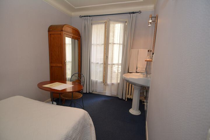 Room 15 of 35