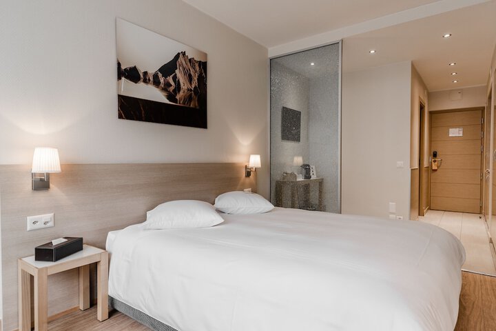 Room 5 of 33