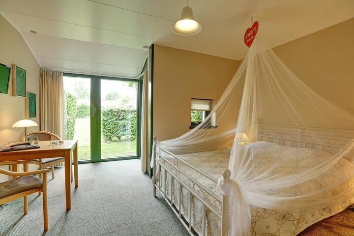Room 10 of 38