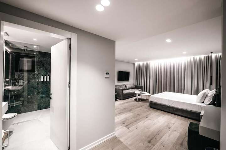 Room 13 of 186