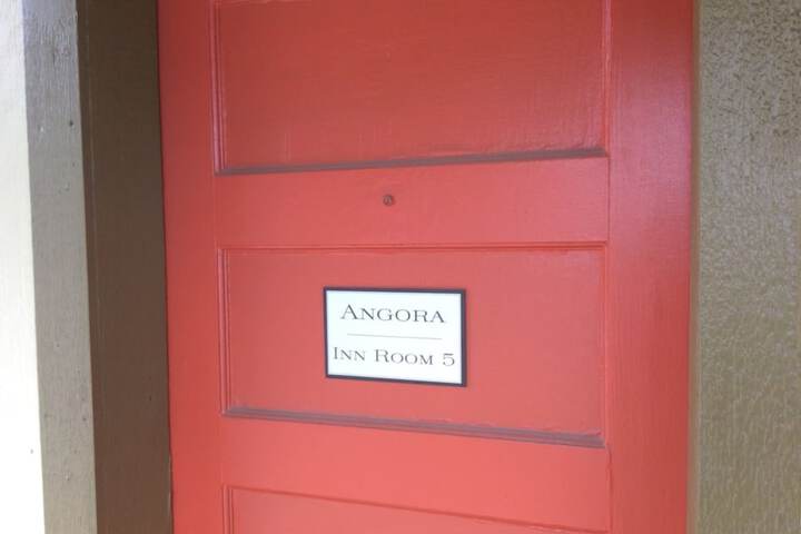 Room 3 of 107