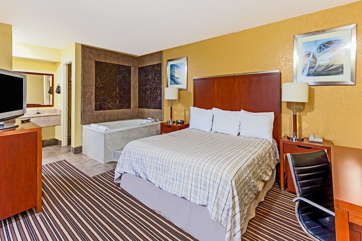 Room 10 of 13