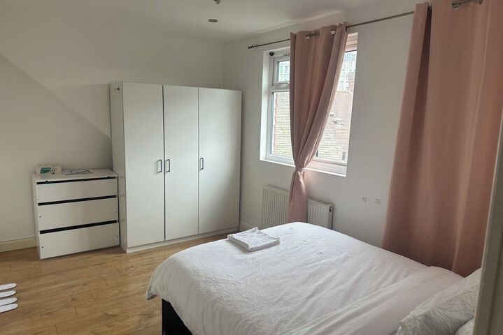 Room 13 of 19