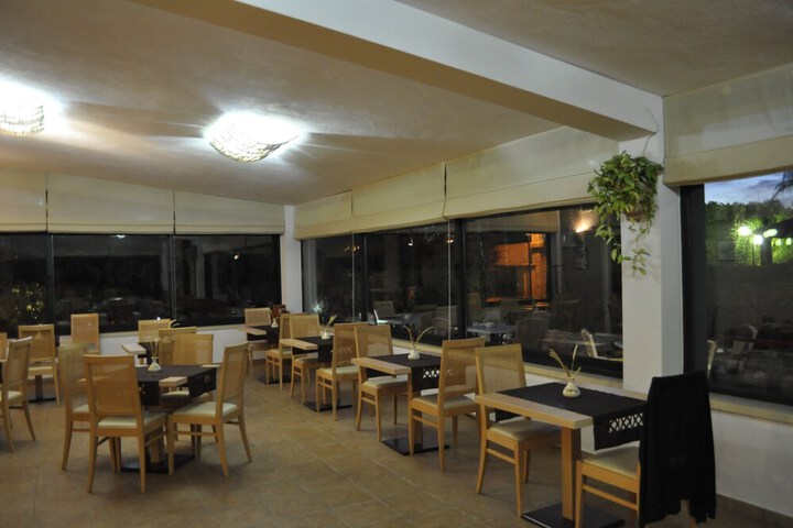 Dining 52 of 62