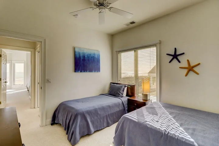 Room 4 of 25