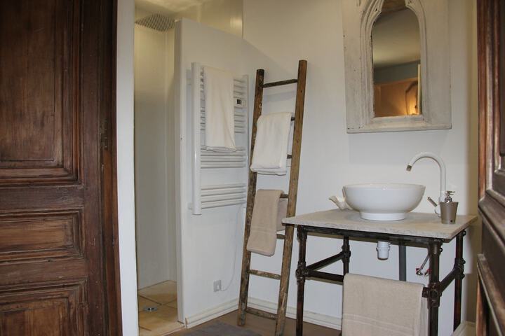 Room 25 of 25