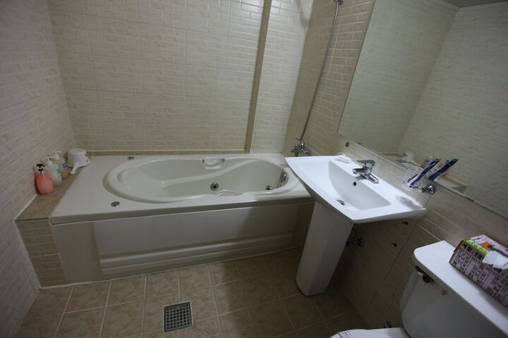 Room 6 of 52