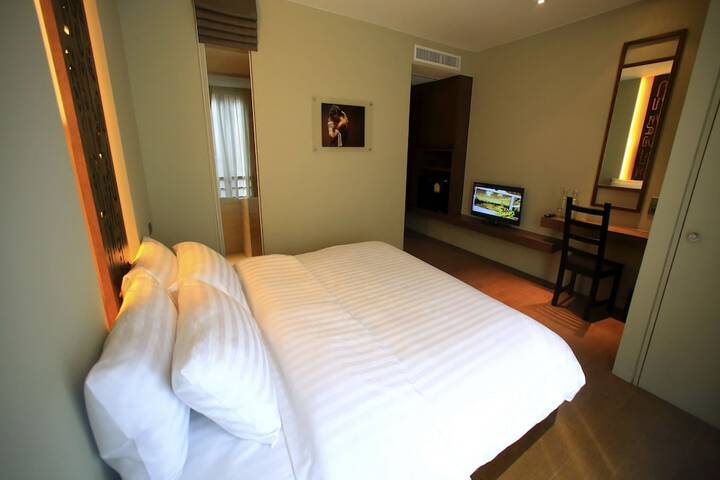 Room 11 of 34
