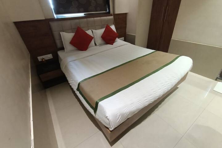 Room 52 of 90