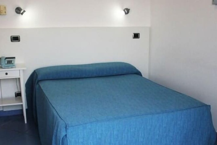 Room 12 of 44