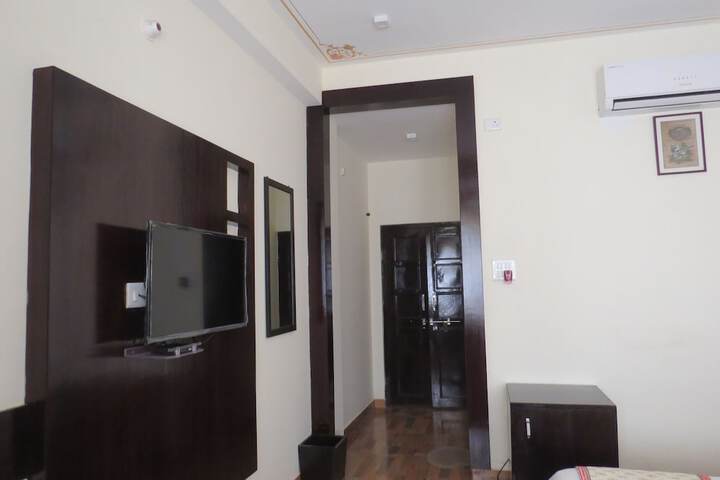 Room 34 of 105