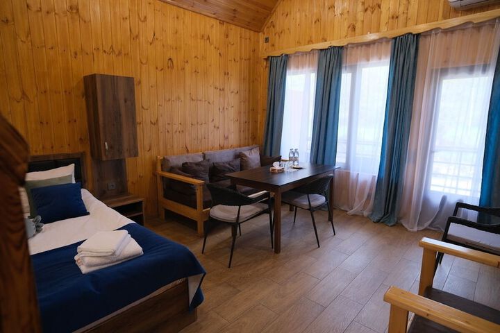 Room 8 of 94