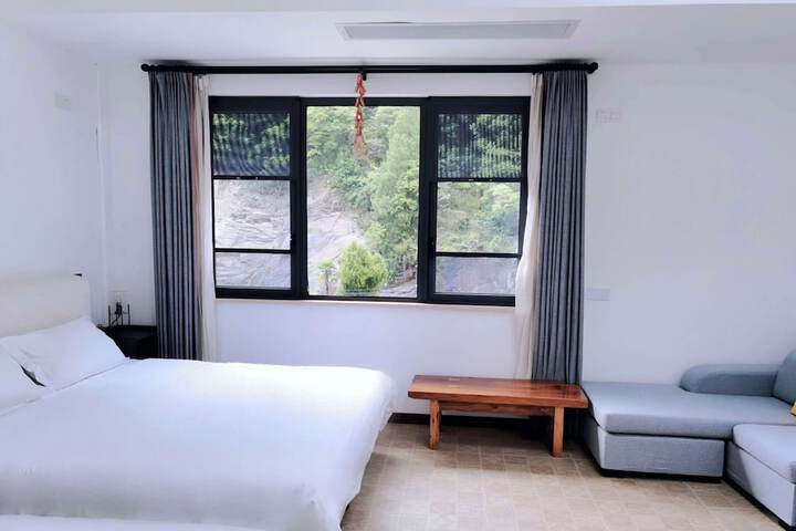 Room 19 of 170