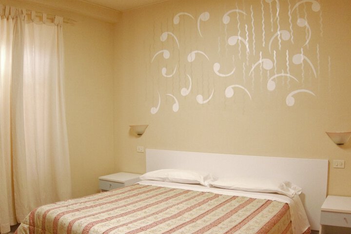 Room 16 of 65