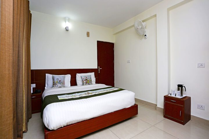 Room 10 of 18