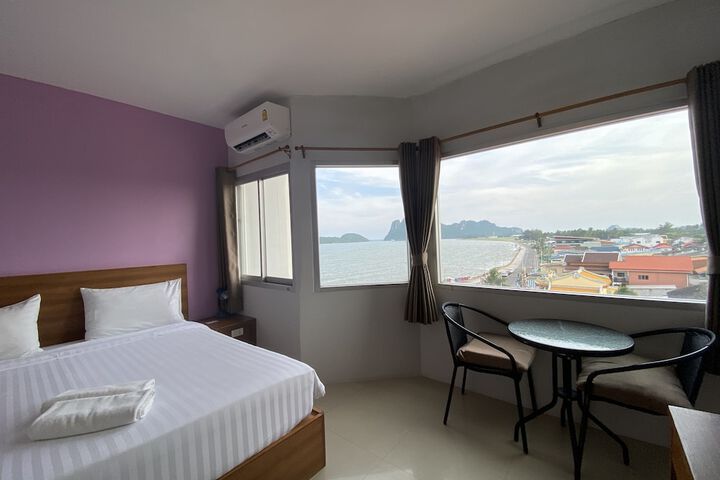 Room 16 of 34