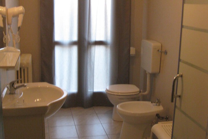Room 28 of 38