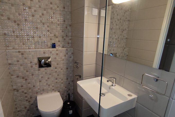 Room 3 of 41