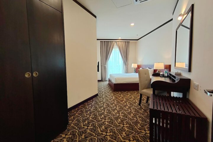 Room 33 of 132