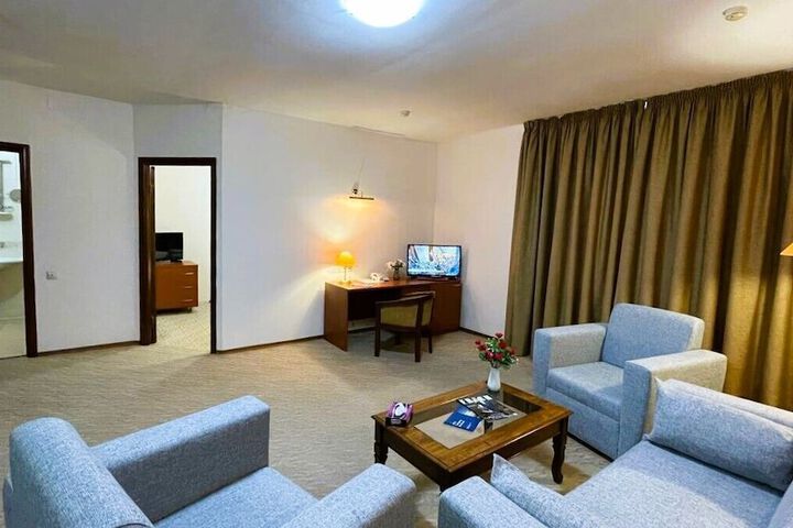 Room 34 of 106