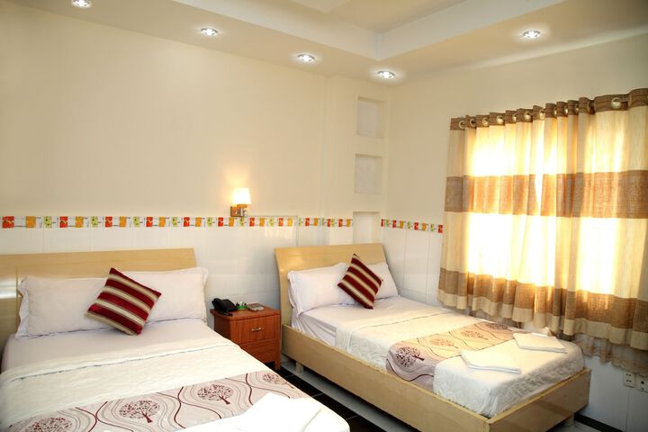 Room 2 of 17