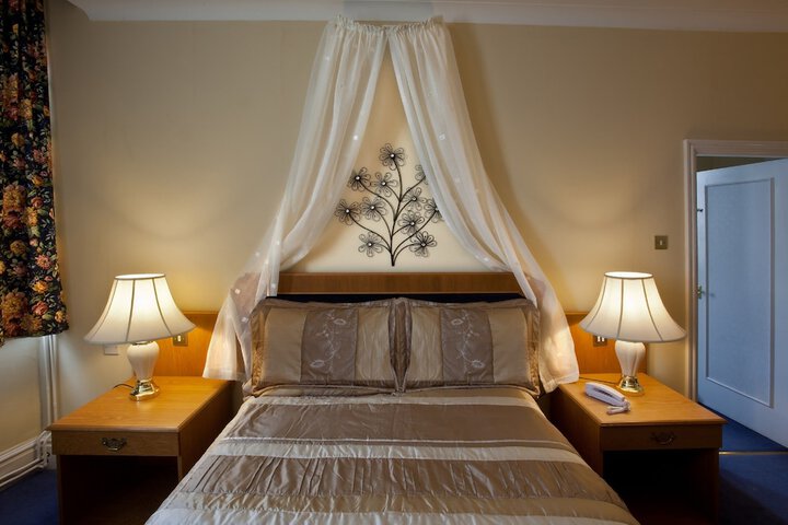 Room 14 of 38