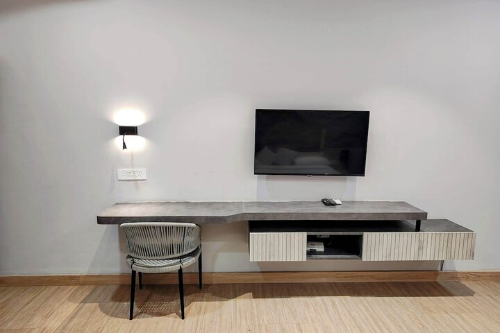 Room 4 of 115