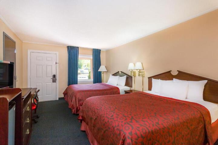 Double Bed (1 of 5)