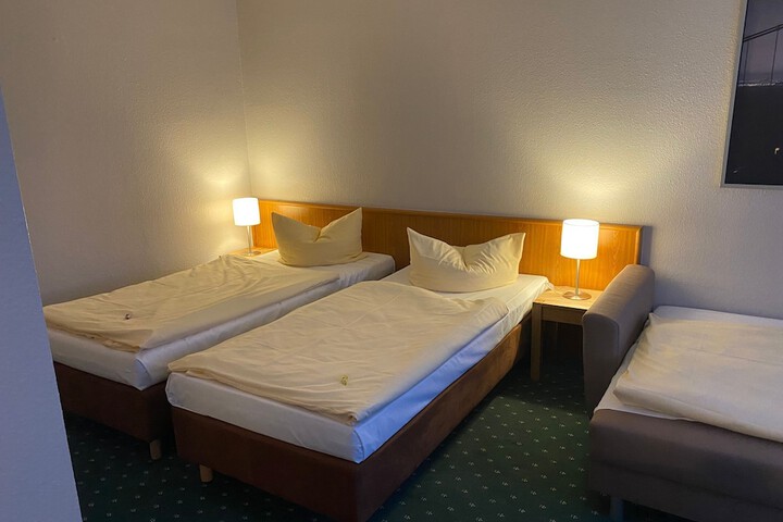 Room 4 of 11