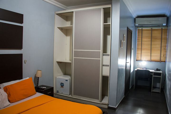 Room 18 of 39