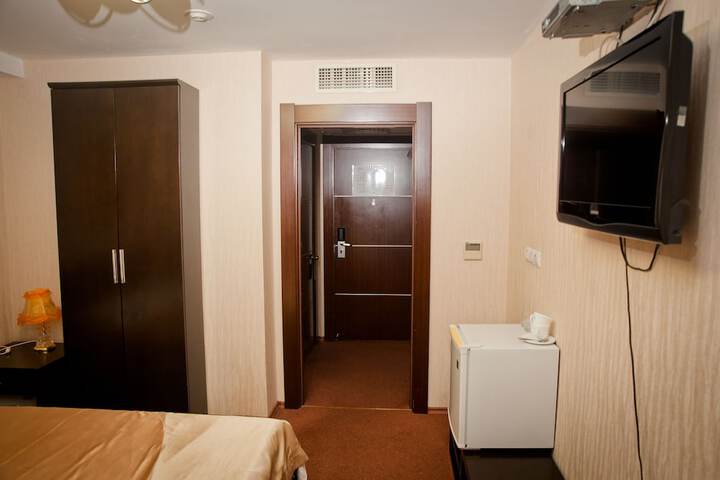 Room 3 of 71