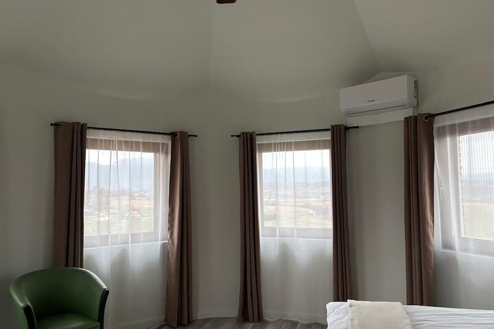 Room 98 of 184