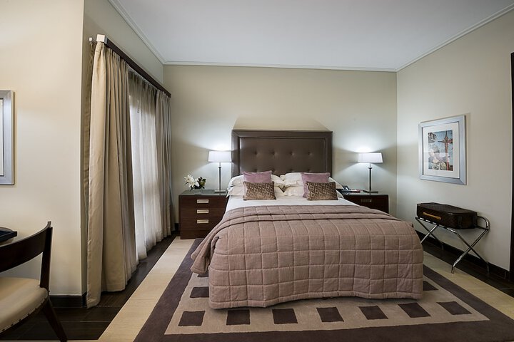 Room 11 of 32