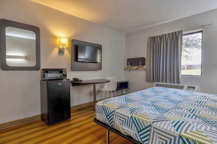 Room 11 of 24