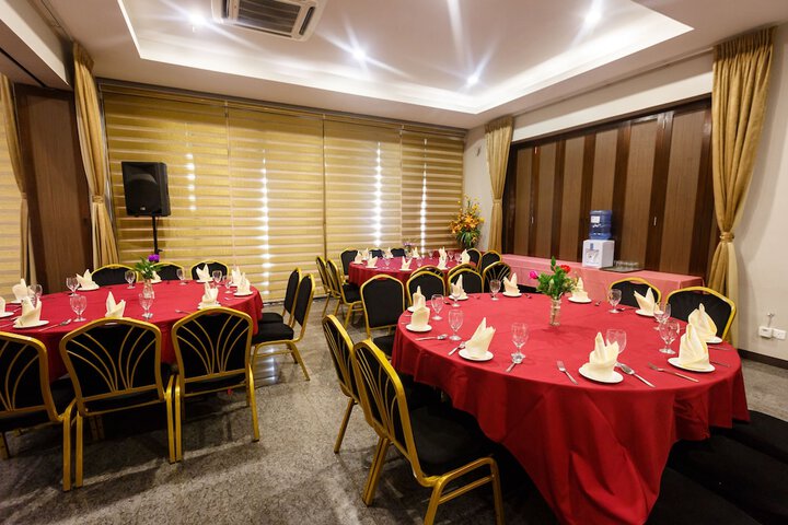 Ballroom/Hall 18 of 25