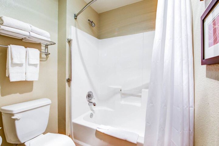 Double Accessible Queen Size Bed (8 of 20)