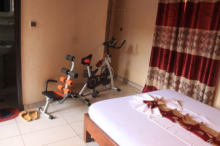 Room 9 of 28