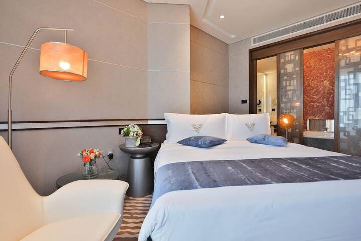 Room 28 of 67